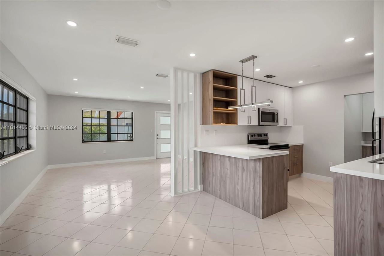 7150 Sw 17th Ter - Photo 7 of 8