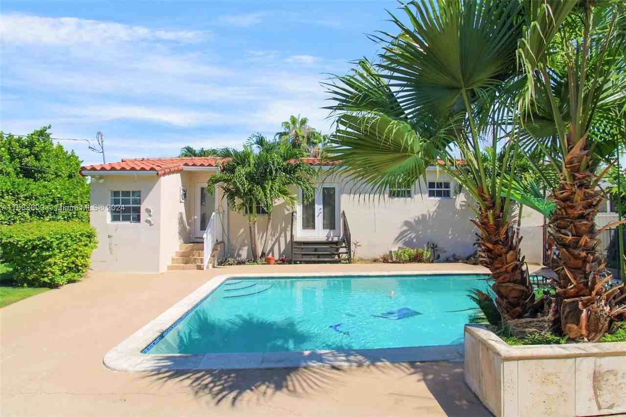 8230 Sw 30th St - Photo 5 of 8