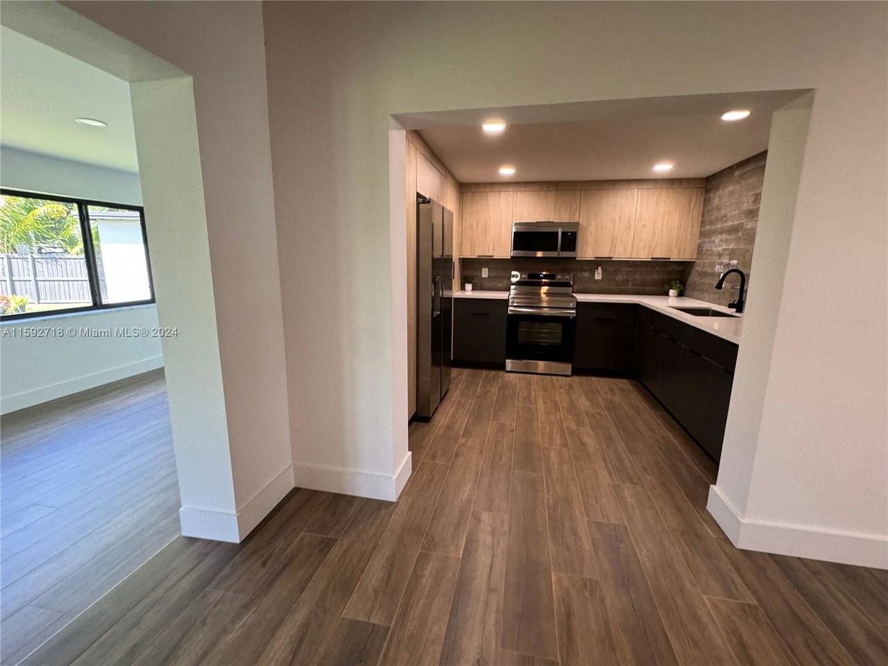 8400 Sw 46th St - Photo 4 of 8