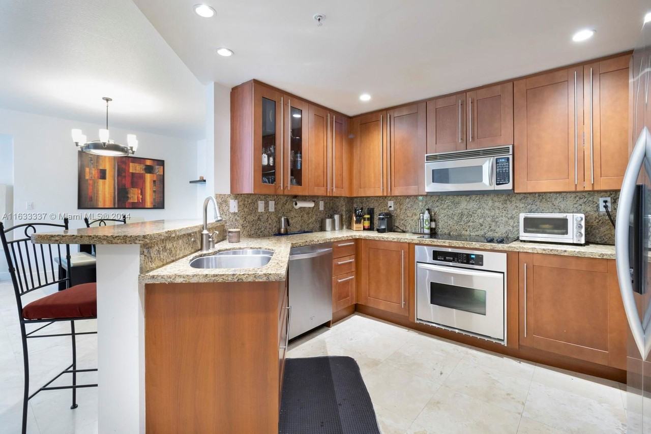 118 Zamora Ave - Photo 3 of 8