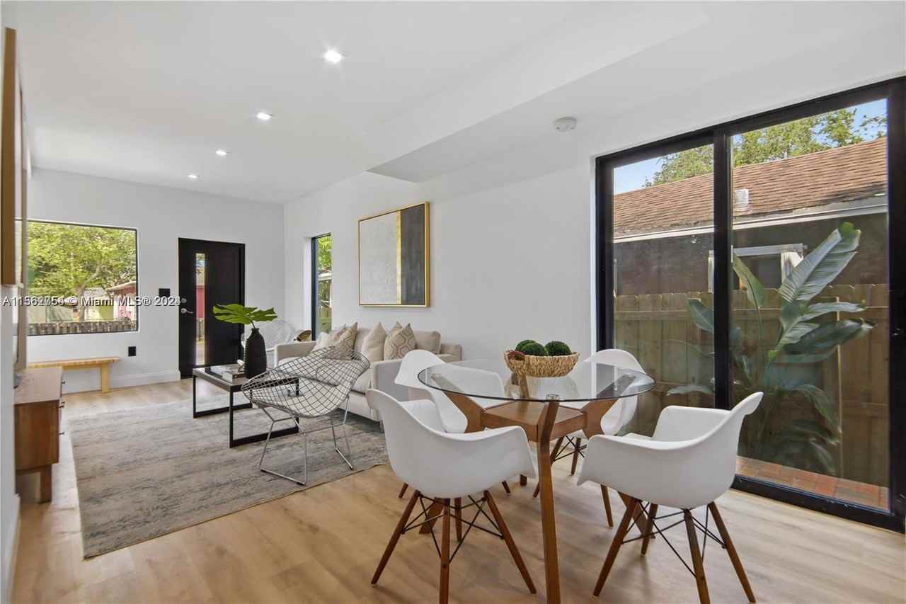 6319 Sw 60th Ave - Photo 5 of 8