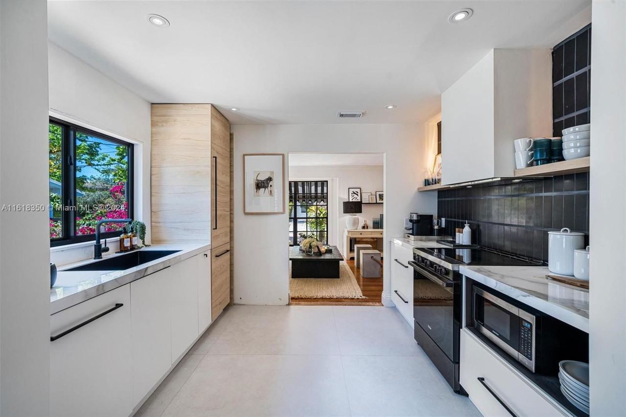 4108 Sw 62nd Ave - Photo 5 of 8