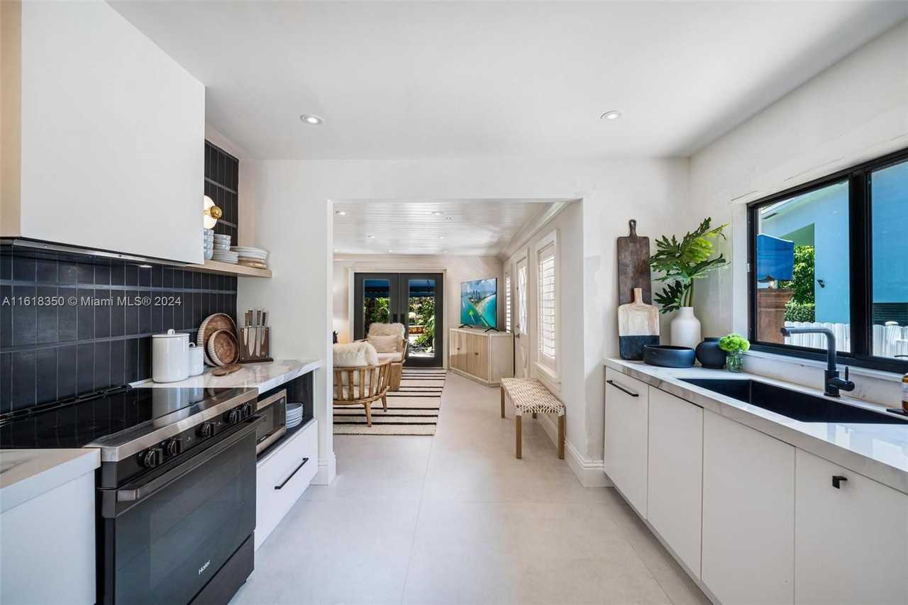 4108 Sw 62nd Ave - Photo 7 of 8