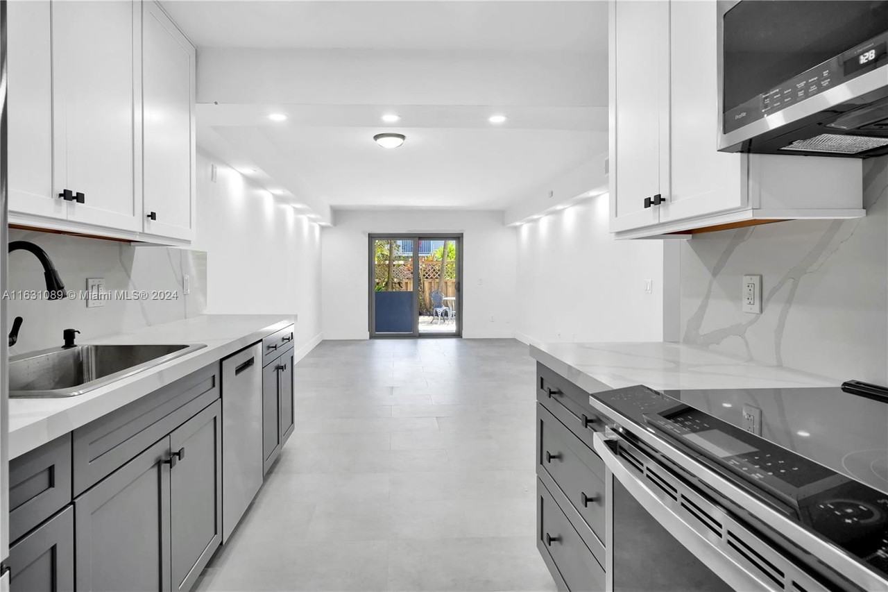 4600 Sw 67th Ave - Photo 2 of 8