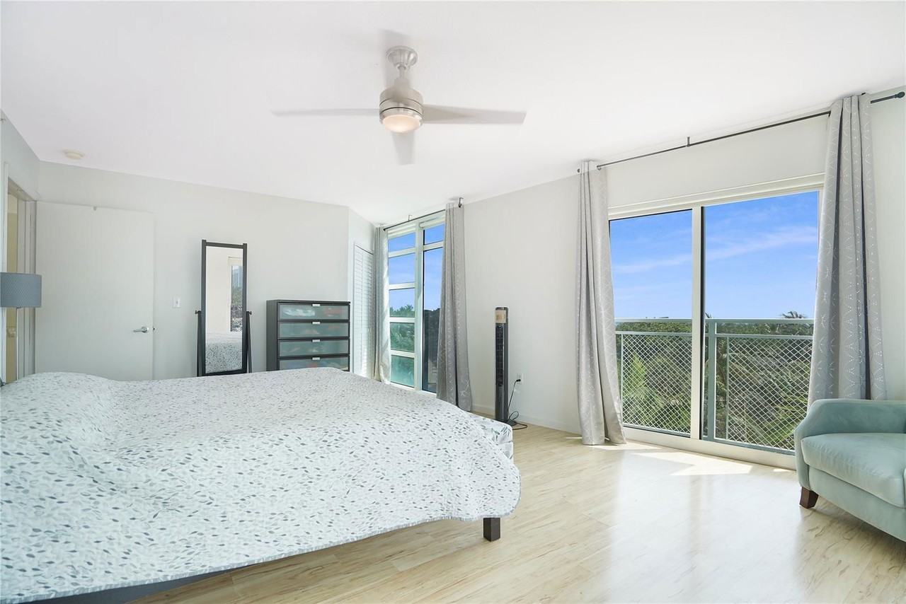 7600 Collins Ave - Photo 6 of 8