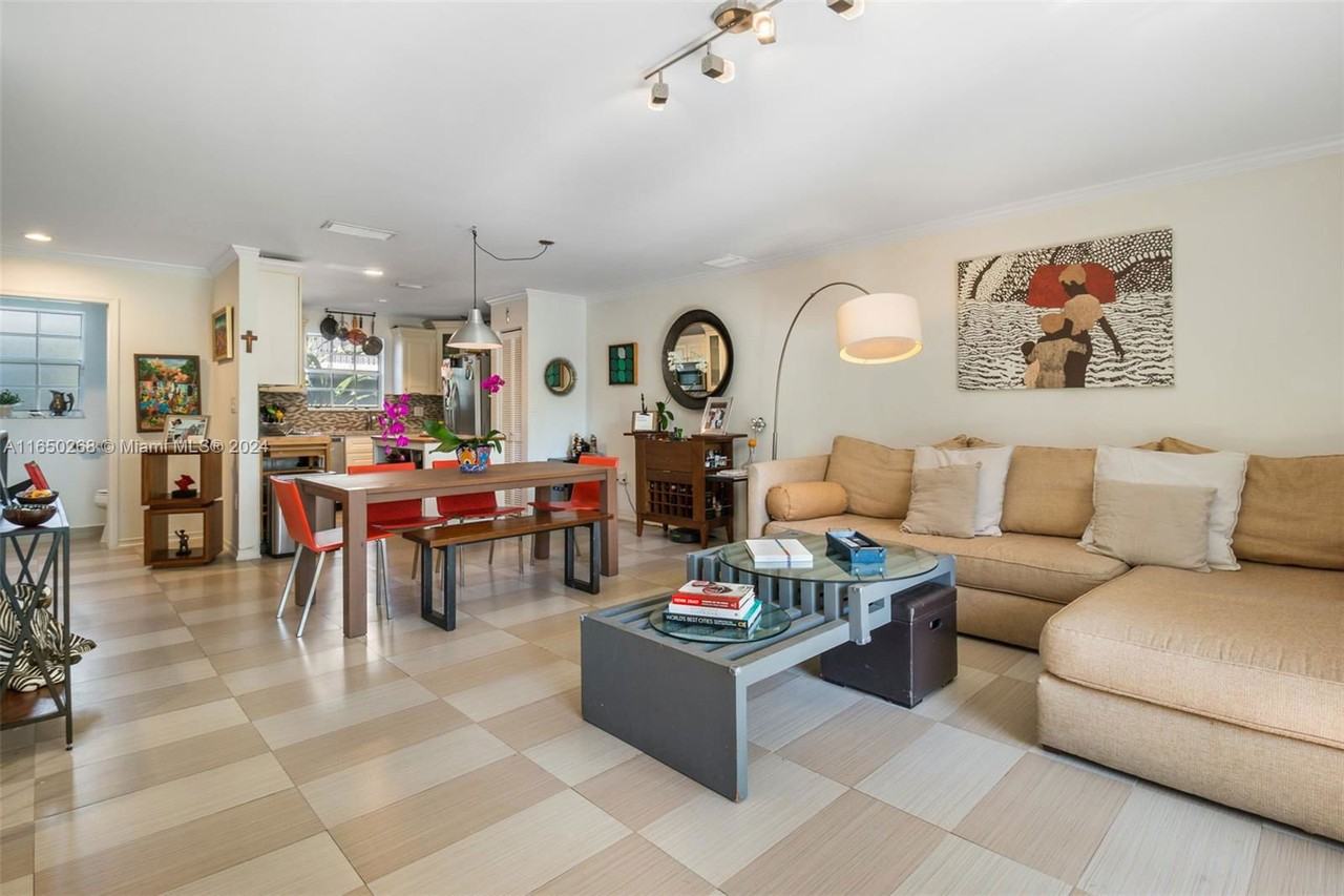 978 Nw North River Dr - Photo 3 of 8