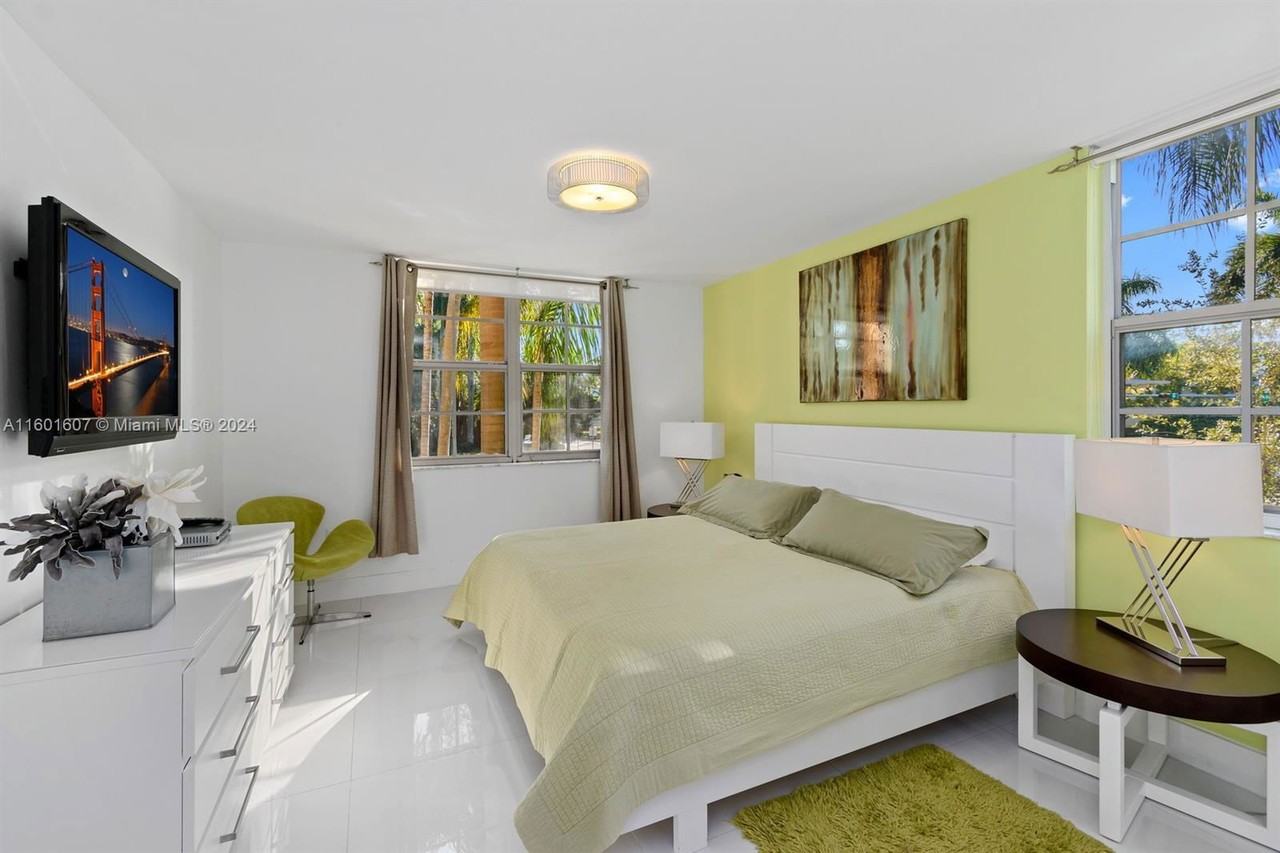 19501 E Country Club Dr - Photo 6 of 8