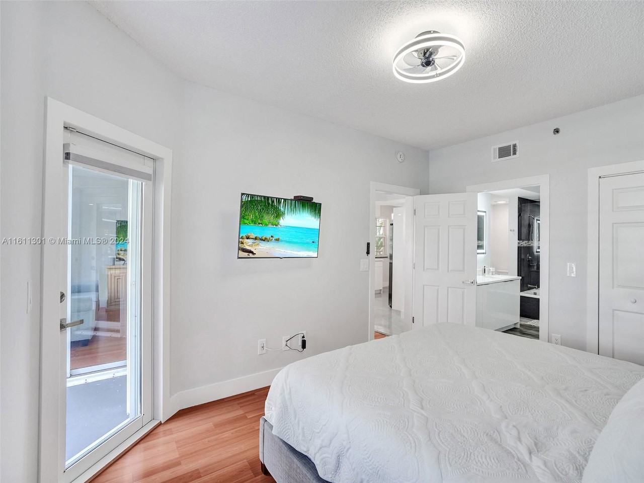 3245 Ne 184th St - Photo 5 of 8