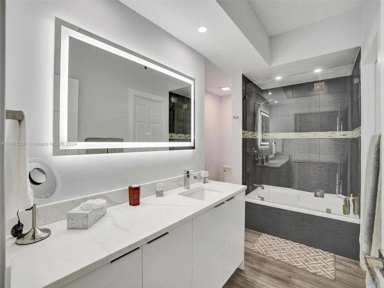 3245 Ne 184th St - Photo 6 of 8