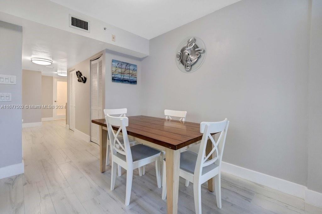 1532 Drexel Ave #202 - Photo 6 of 8
