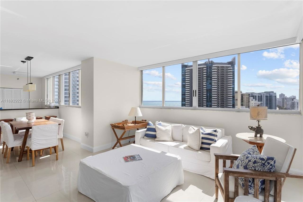 6422 Collins Ave - Photo 4 of 8