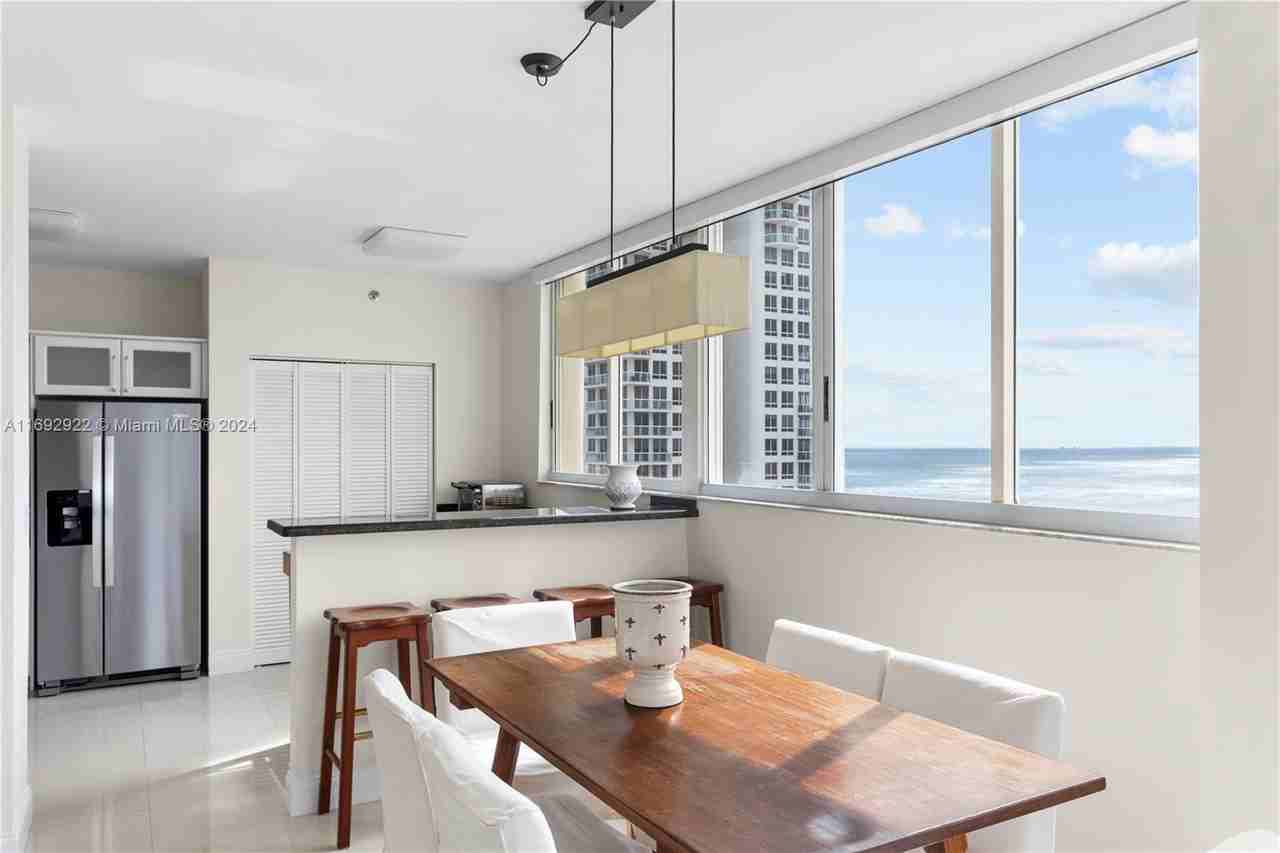6422 Collins Ave - Photo 6 of 8
