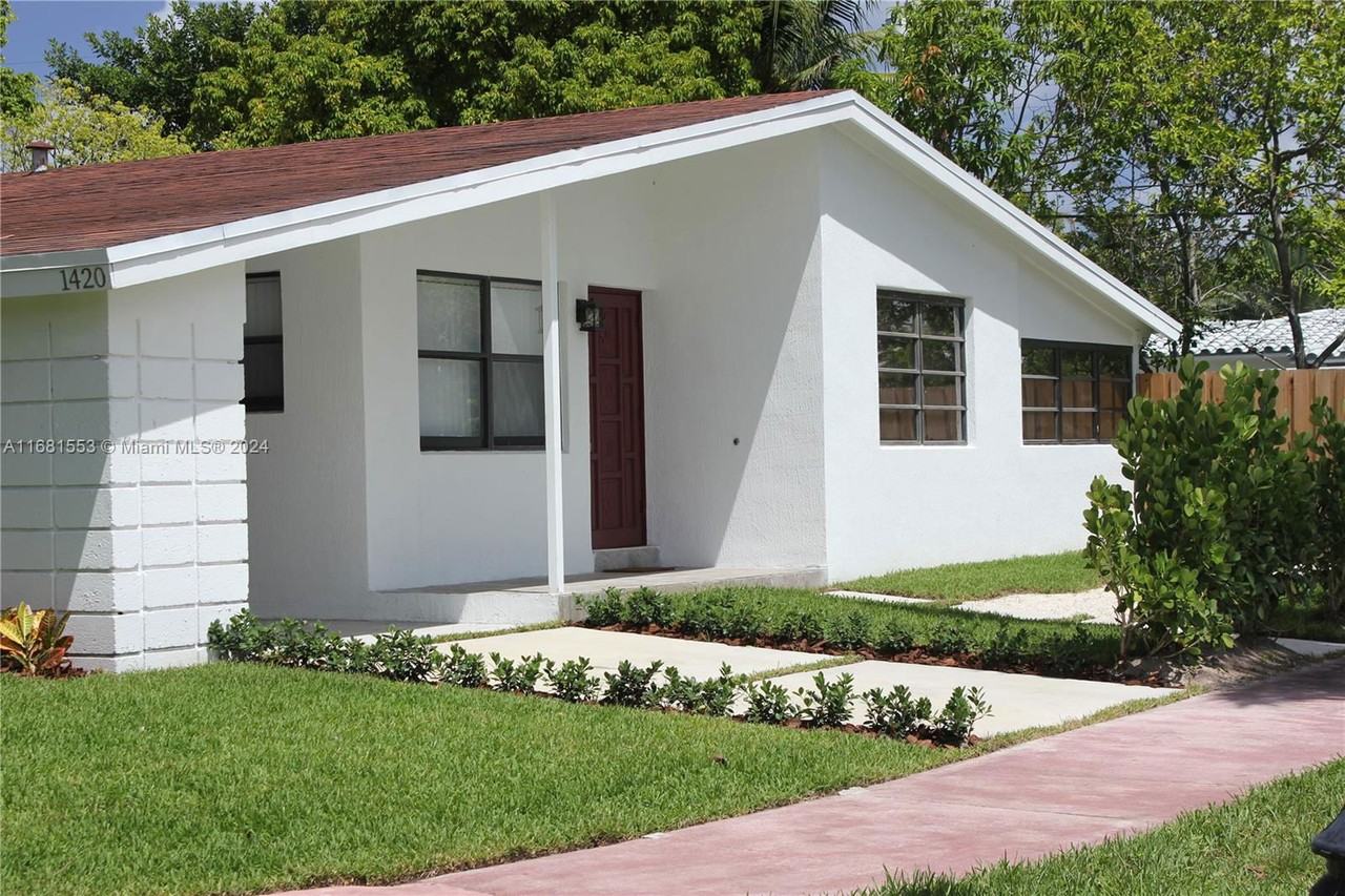 1420 Biarritz Dr - Photo 2 of 8