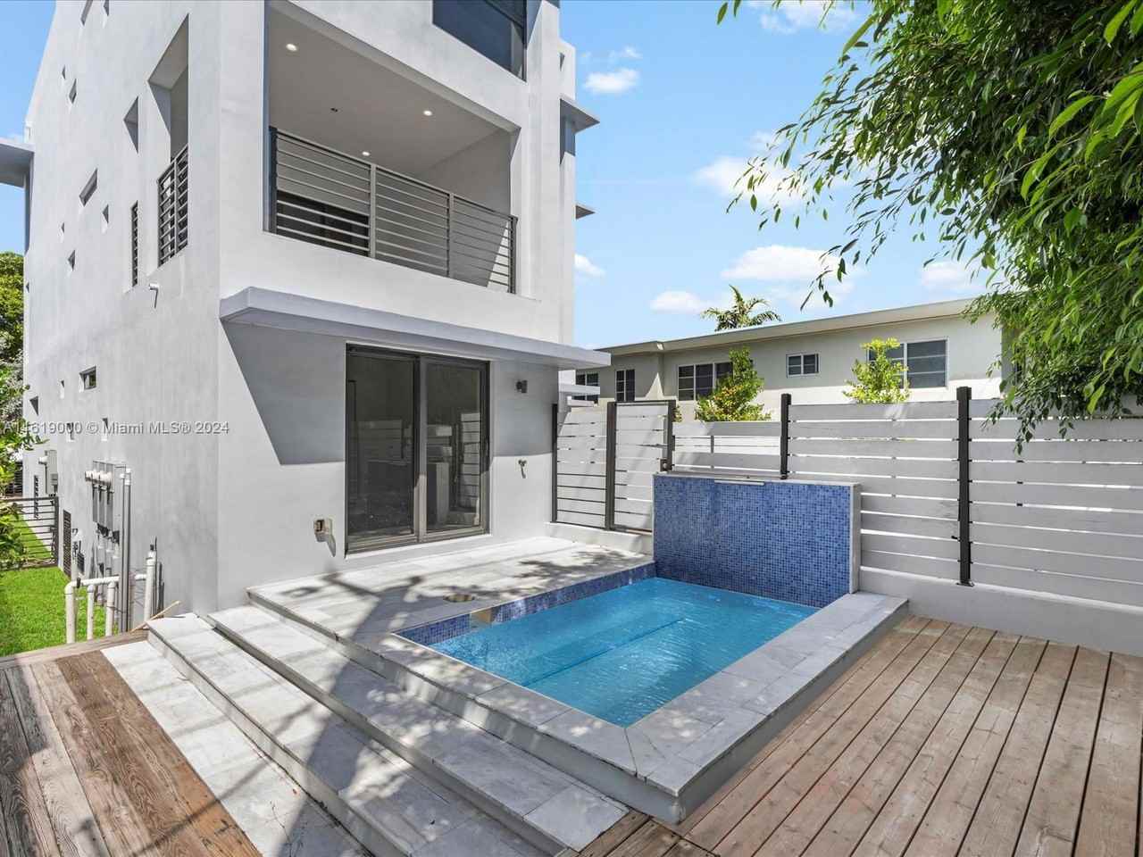 1134 71st St - Photo 2 of 8