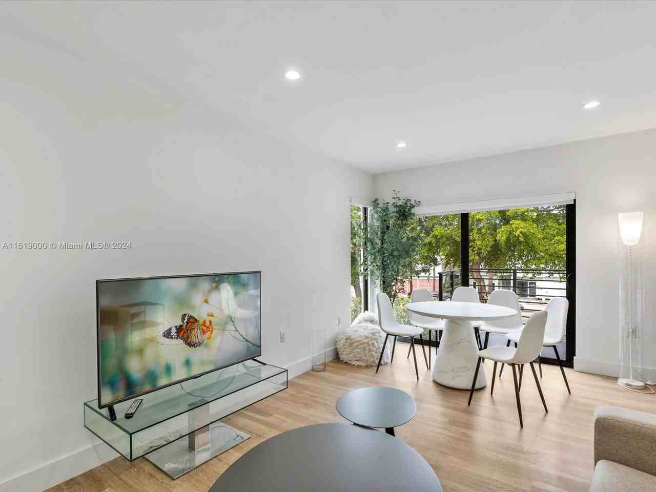 1134 71st St - Photo 3 of 8