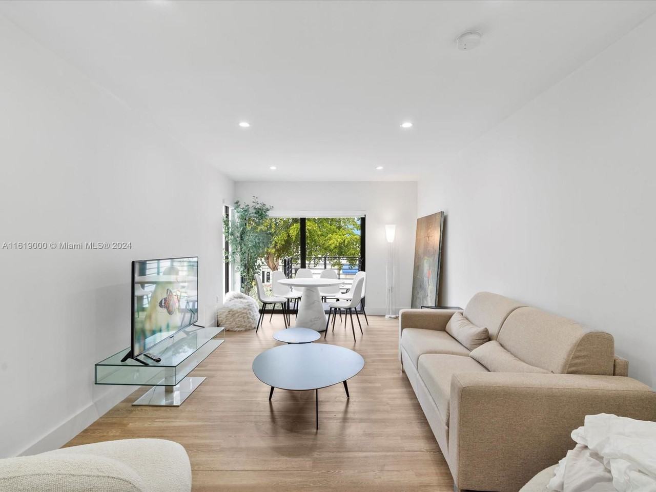 1134 71st St - Photo 4 of 8