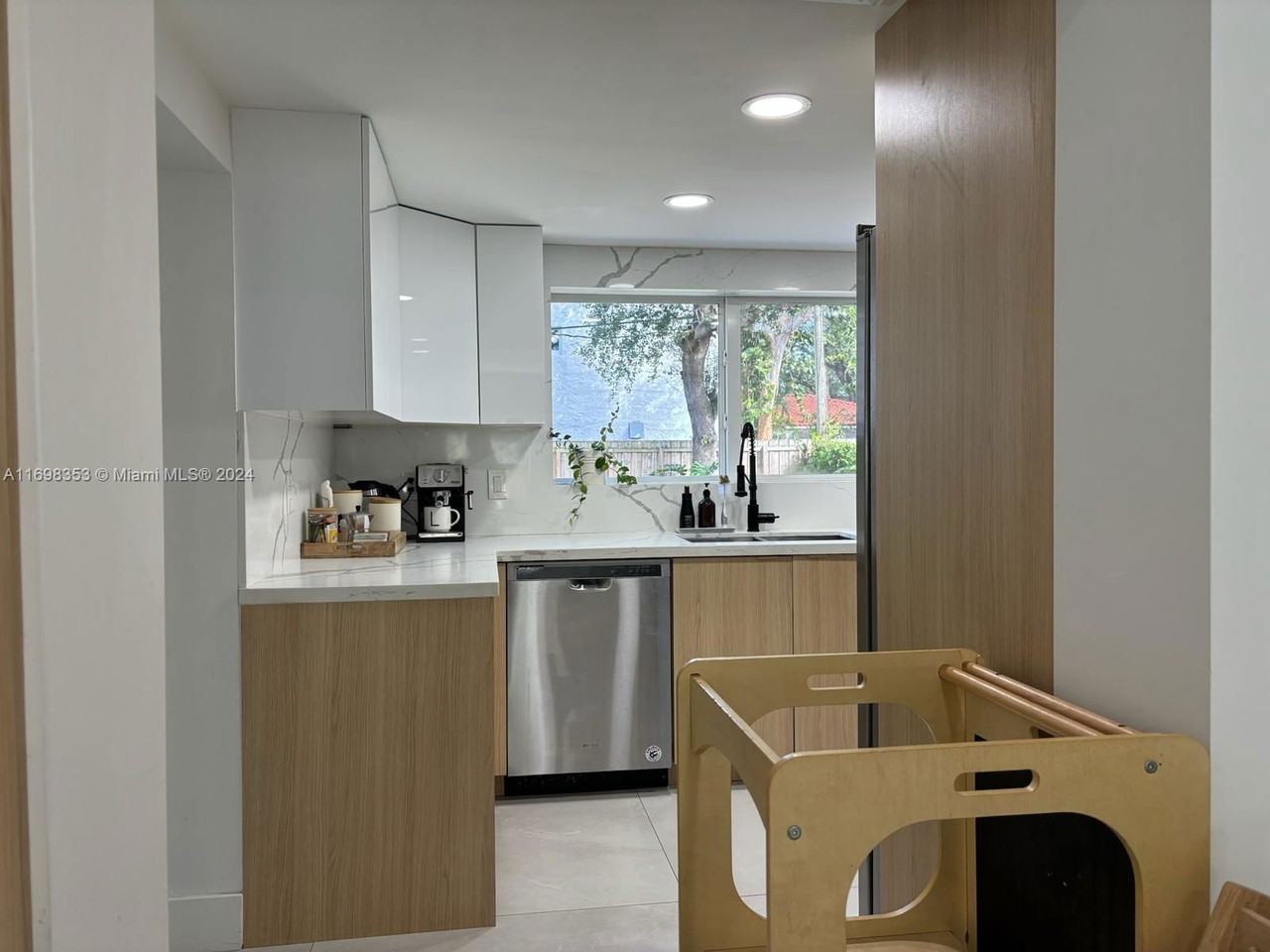 365 Ne 87th St - Photo 2 of 8