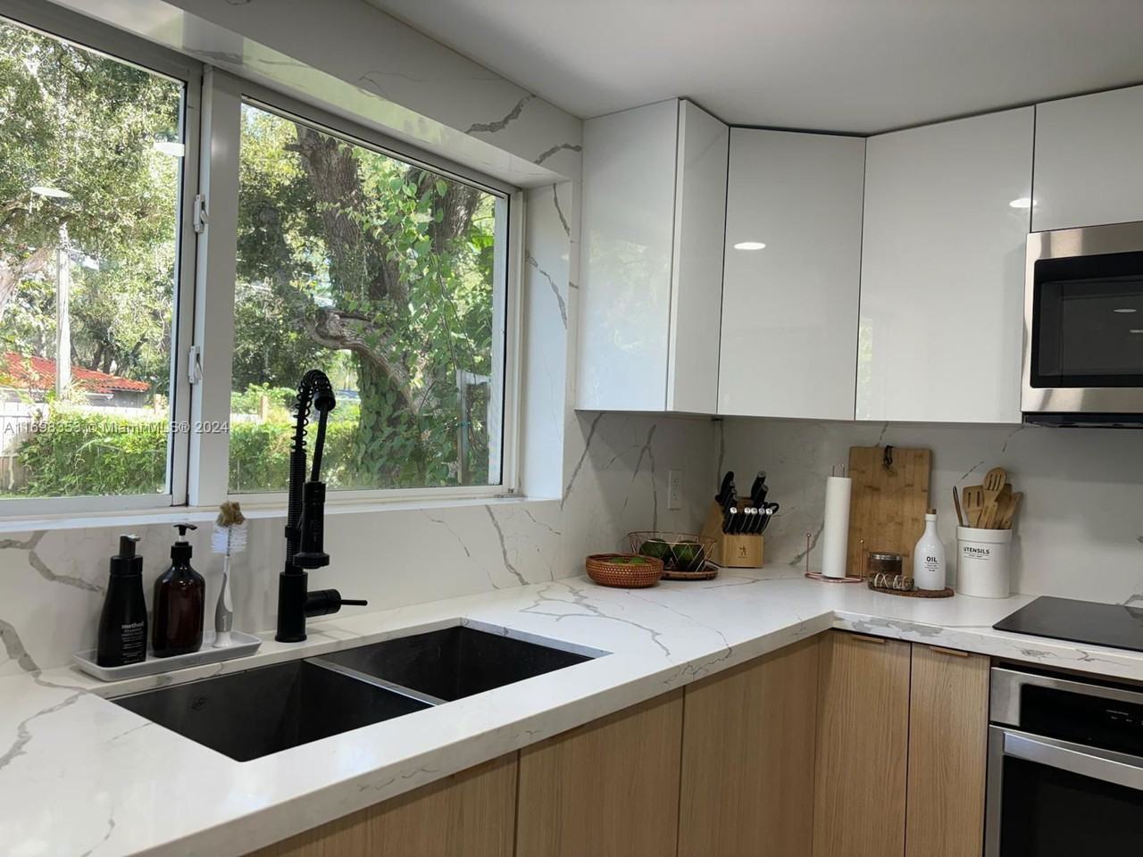 365 Ne 87th St - Photo 3 of 8