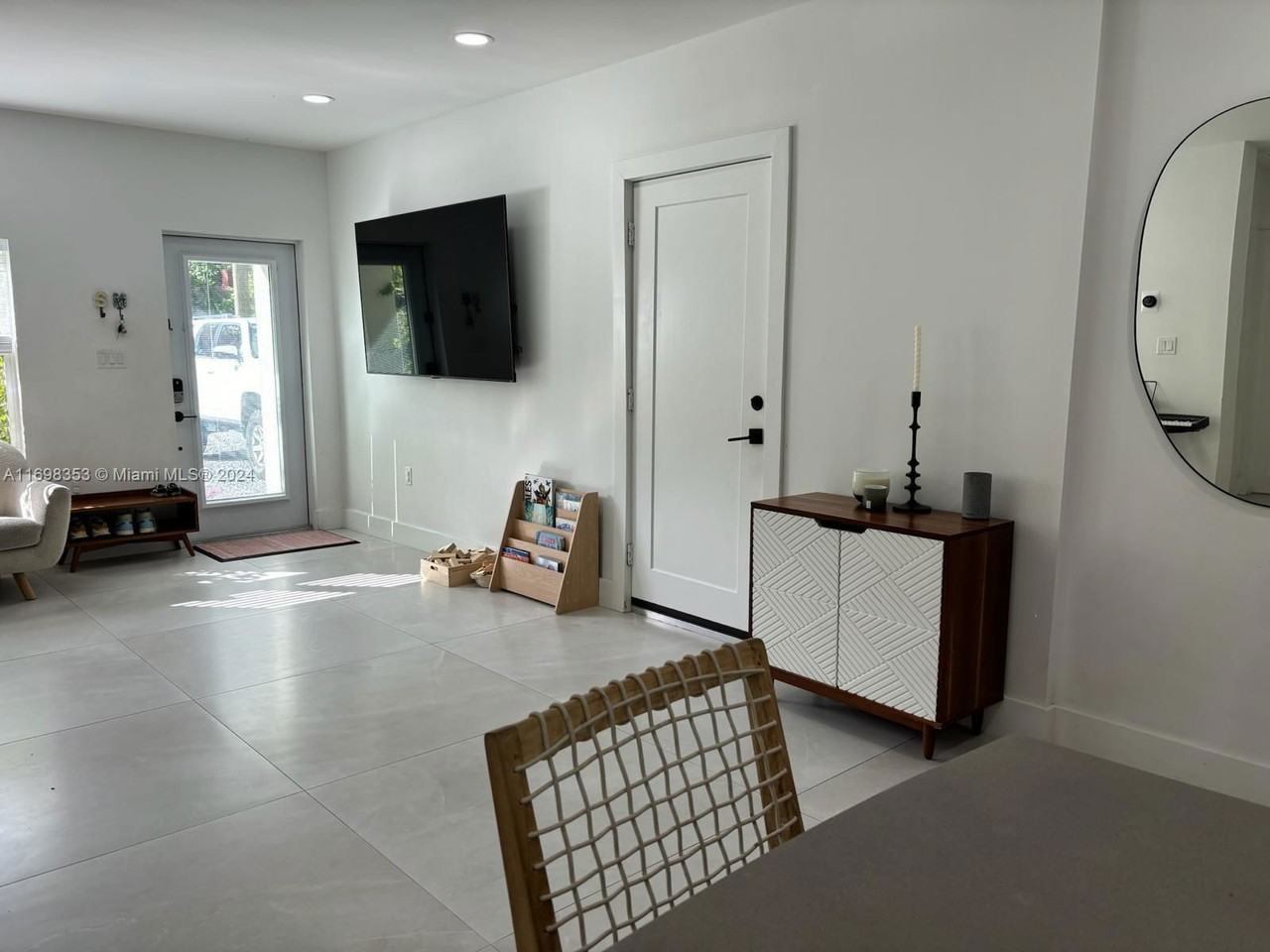 365 Ne 87th St - Photo 5 of 8