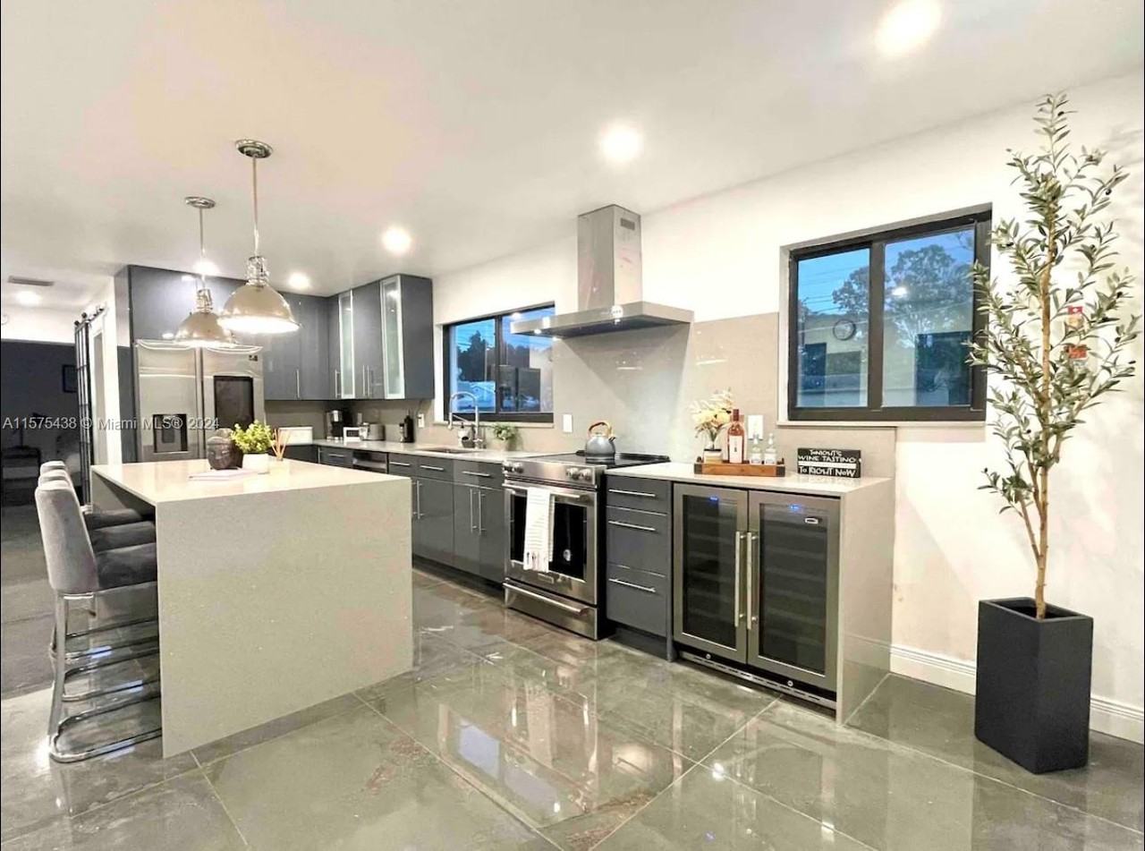 1713 Moffett St - Photo 2 of 8