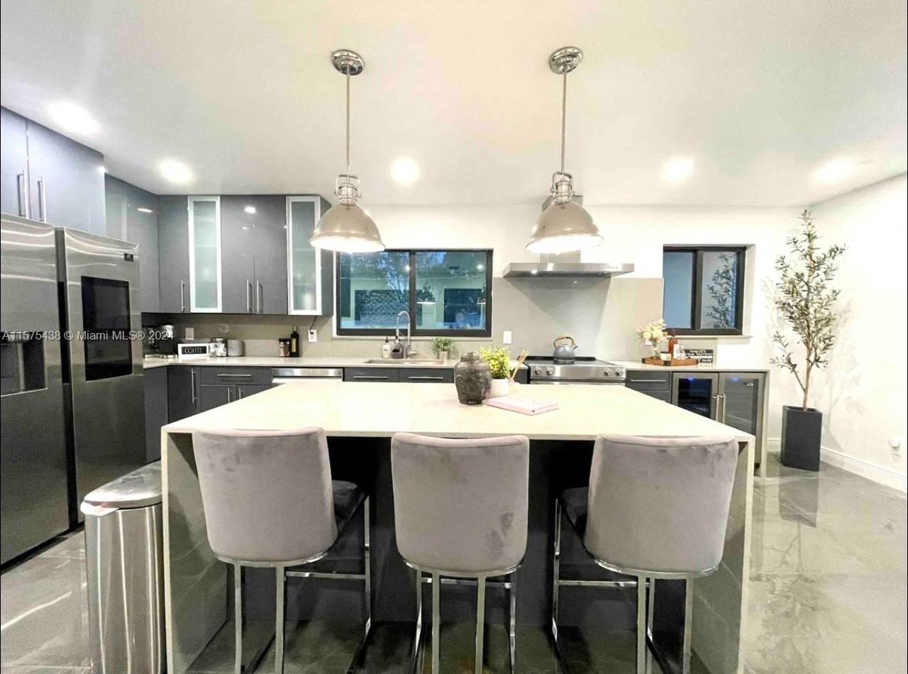 1713 Moffett St - Photo 3 of 8