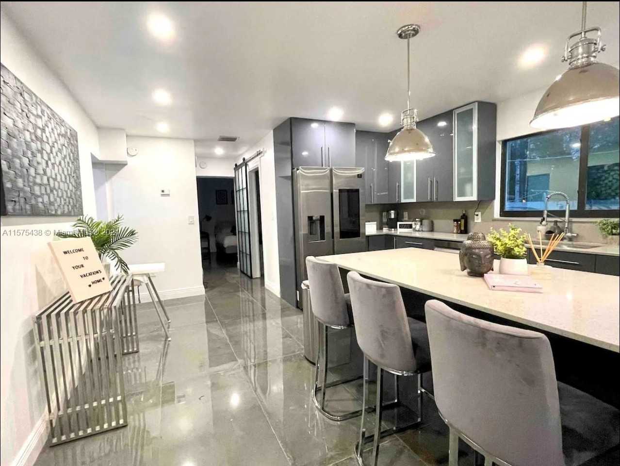 1713 Moffett St - Photo 4 of 8