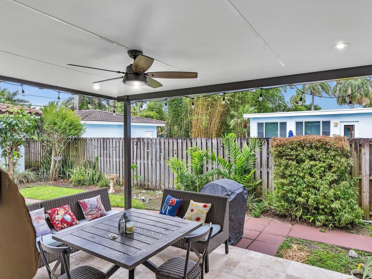 1528 Wiley St - Photo 2 of 8