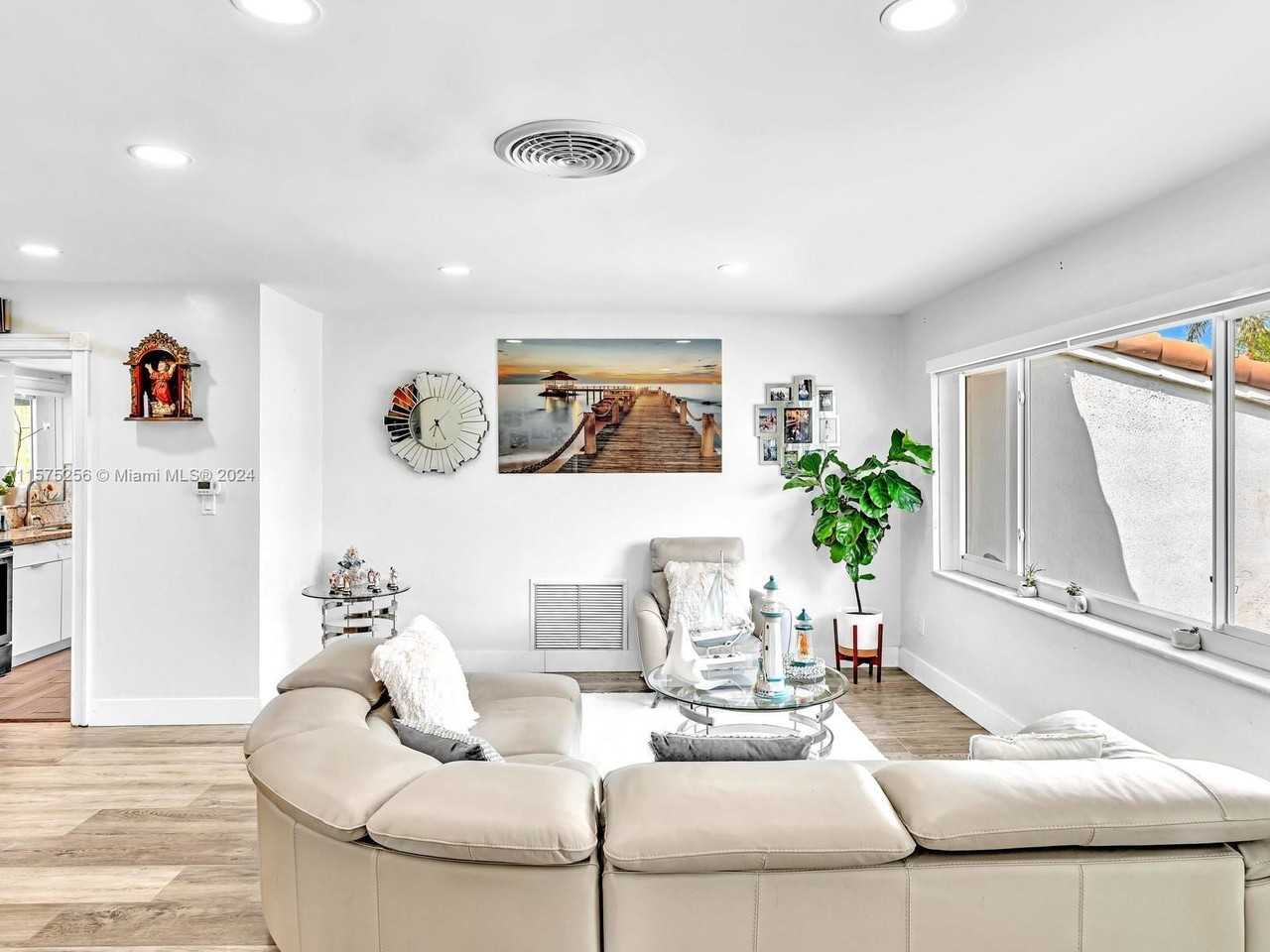 1528 Wiley St - Photo 5 of 8