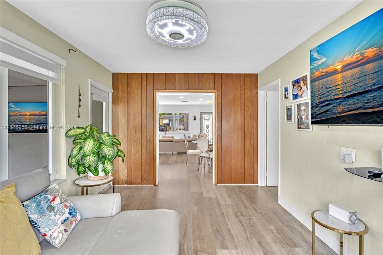 1528 Wiley St - Photo 7 of 8