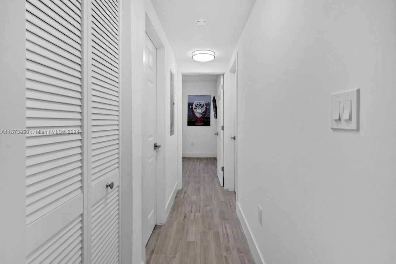 1117 Sw 13th St - Photo 4 of 8