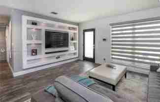 923 N 14th Ave - Photo 1 of 1
