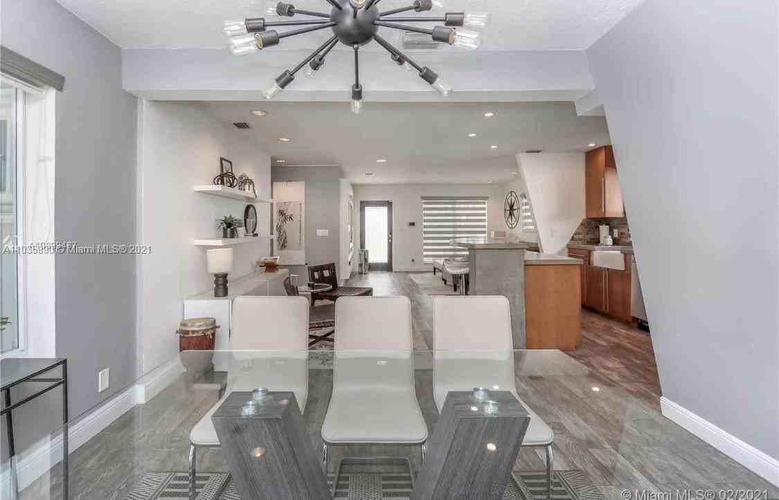 923 N 14th Ave - Photo 6 of 8