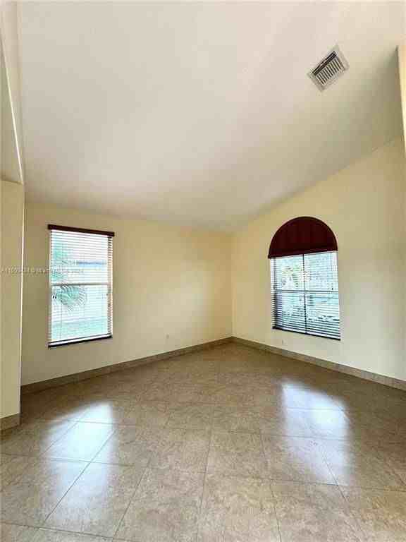 2591 Sw 190th Ave - Photo 7 of 8