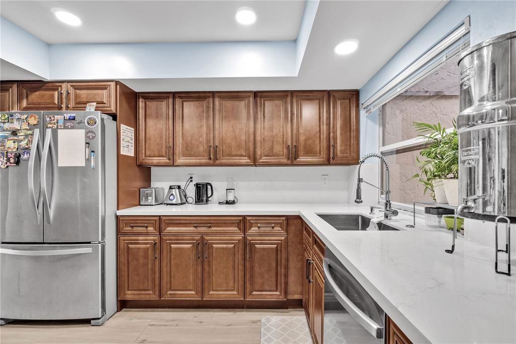 607 Village Lake Dr - Photo 2 of 8