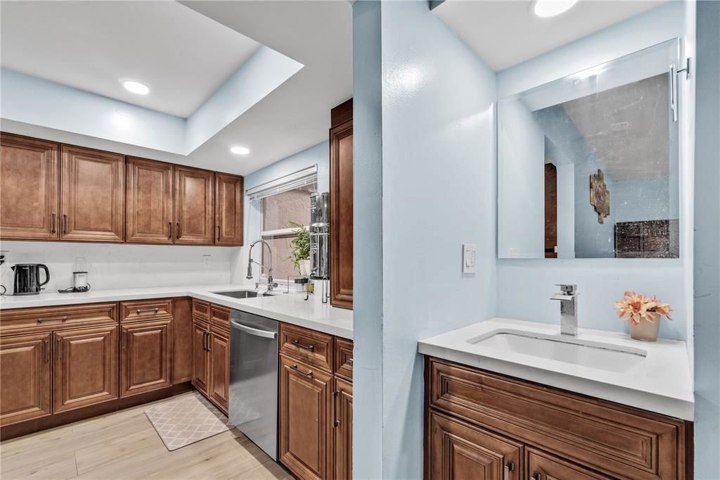 607 Village Lake Dr - Photo 3 of 8