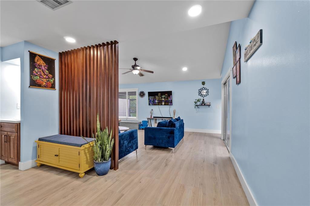 607 Village Lake Dr - Photo 4 of 8