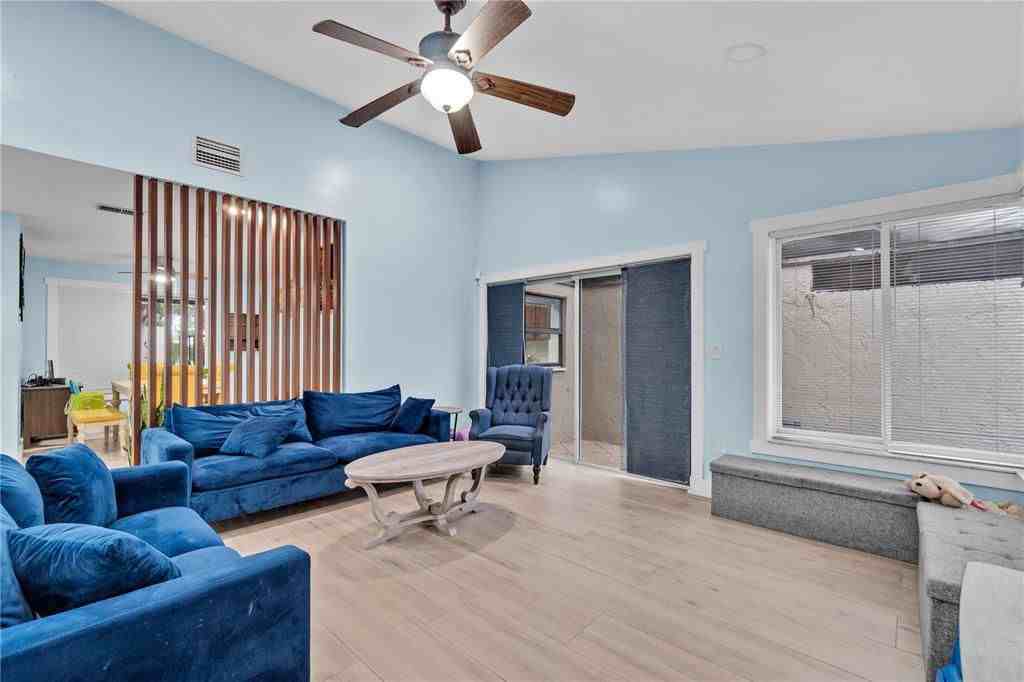 607 Village Lake Dr - Photo 6 of 8