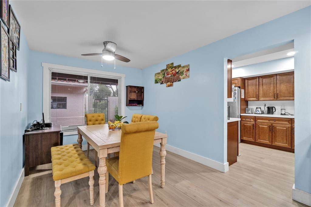 607 Village Lake Dr - Photo 7 of 8