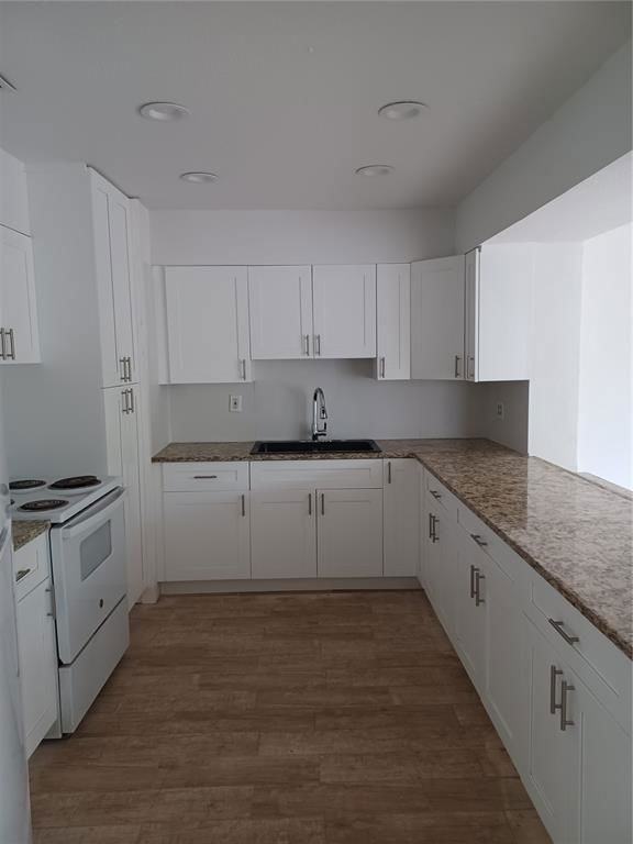 2330 Kingston Dr - Photo 3 of 6