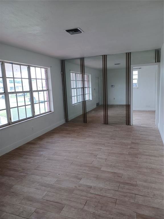 2330 Kingston Dr - Photo 4 of 6