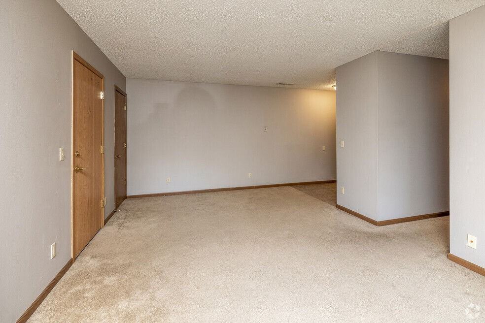 1014 Oakcrest St #2 - Photo 2 of 8