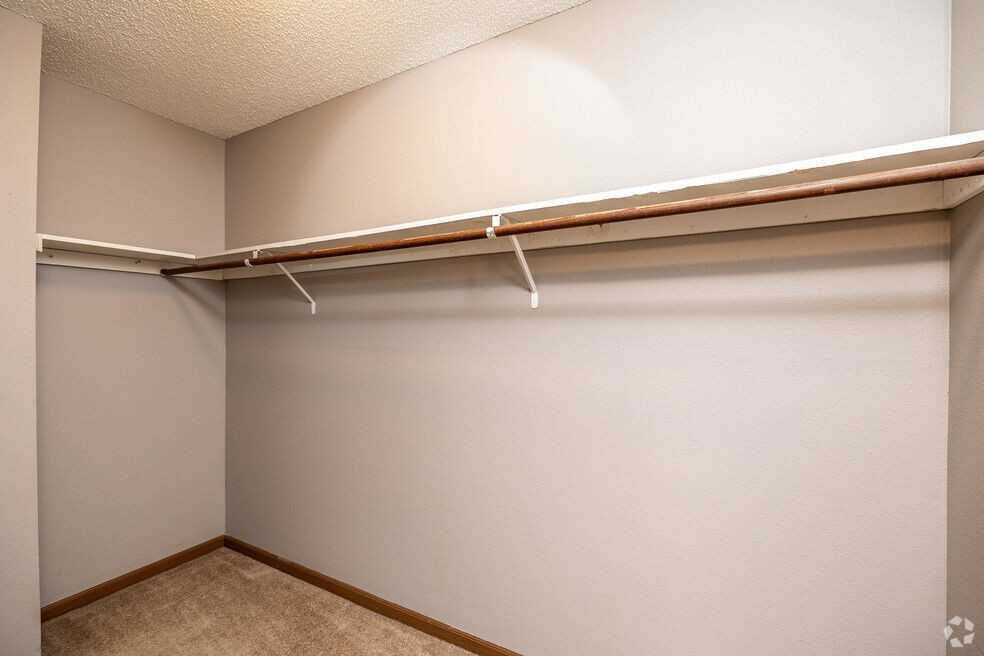 1014 Oakcrest St #2 - Photo 6 of 8