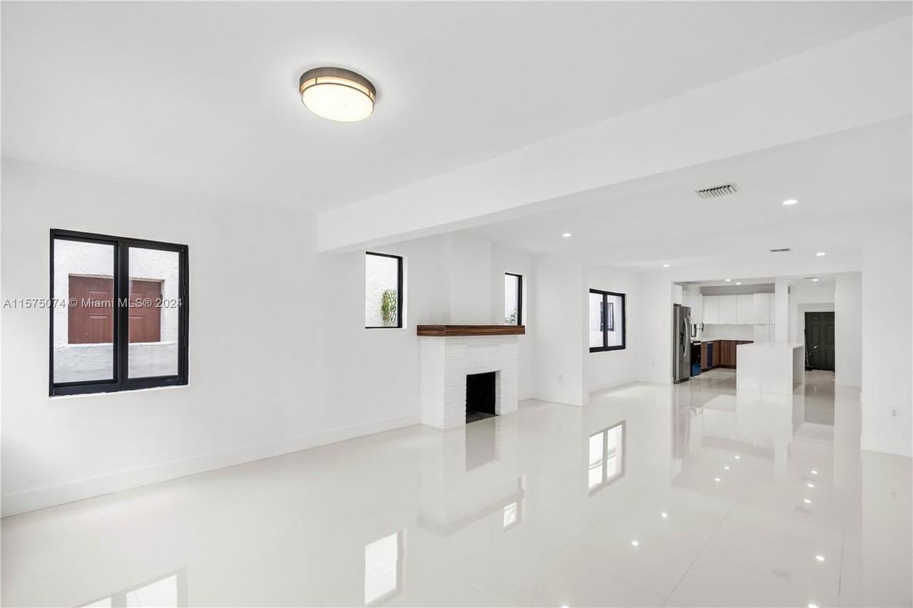 1687 Sw 11th St - Photo 3 of 8