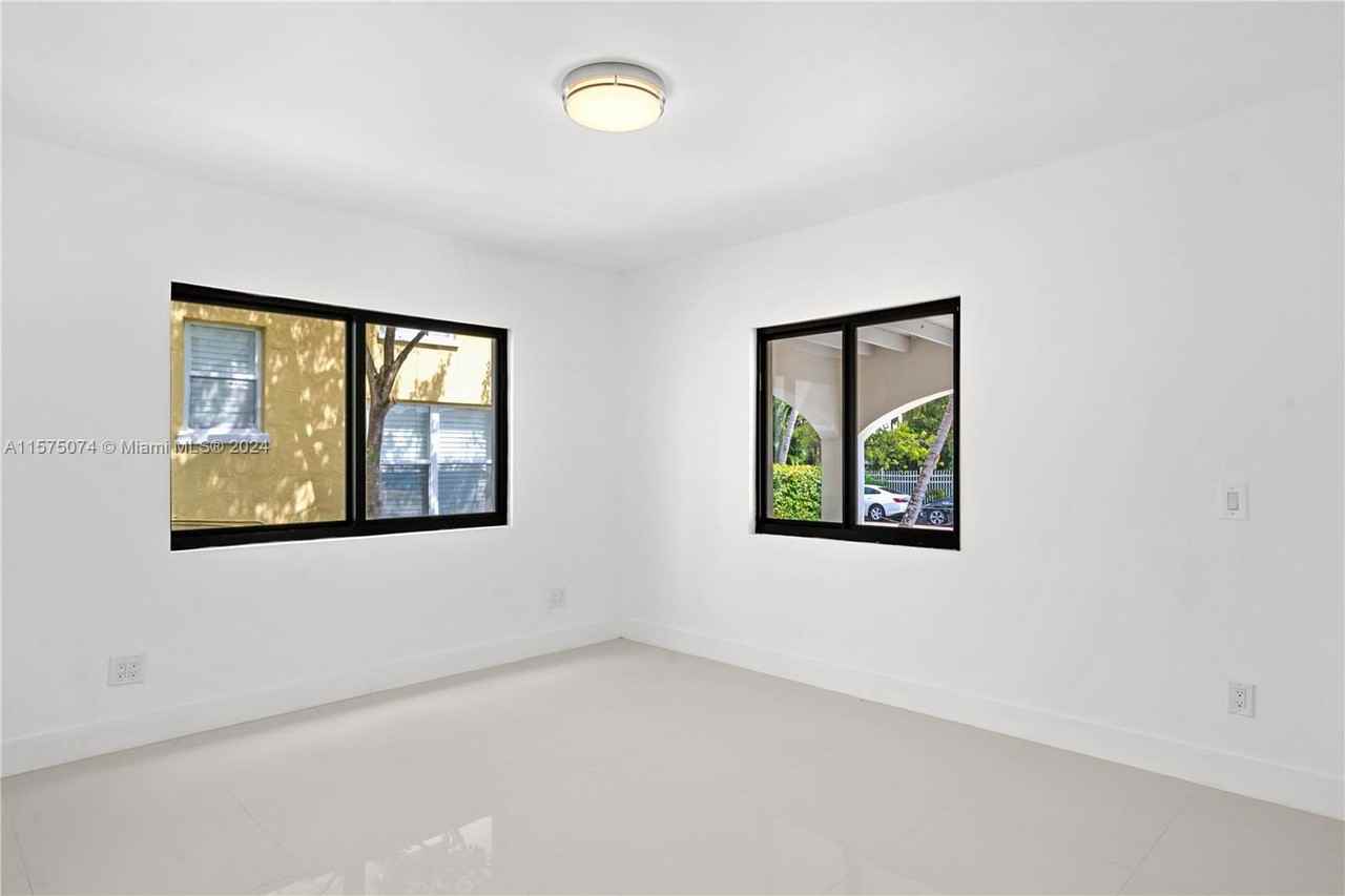 1687 Sw 11th St - Photo 7 of 8