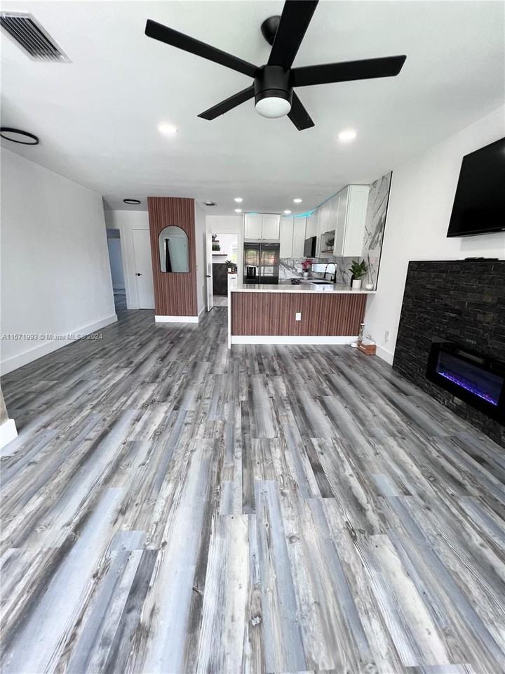 2425 Sw 26th Ln - Photo 7 of 8