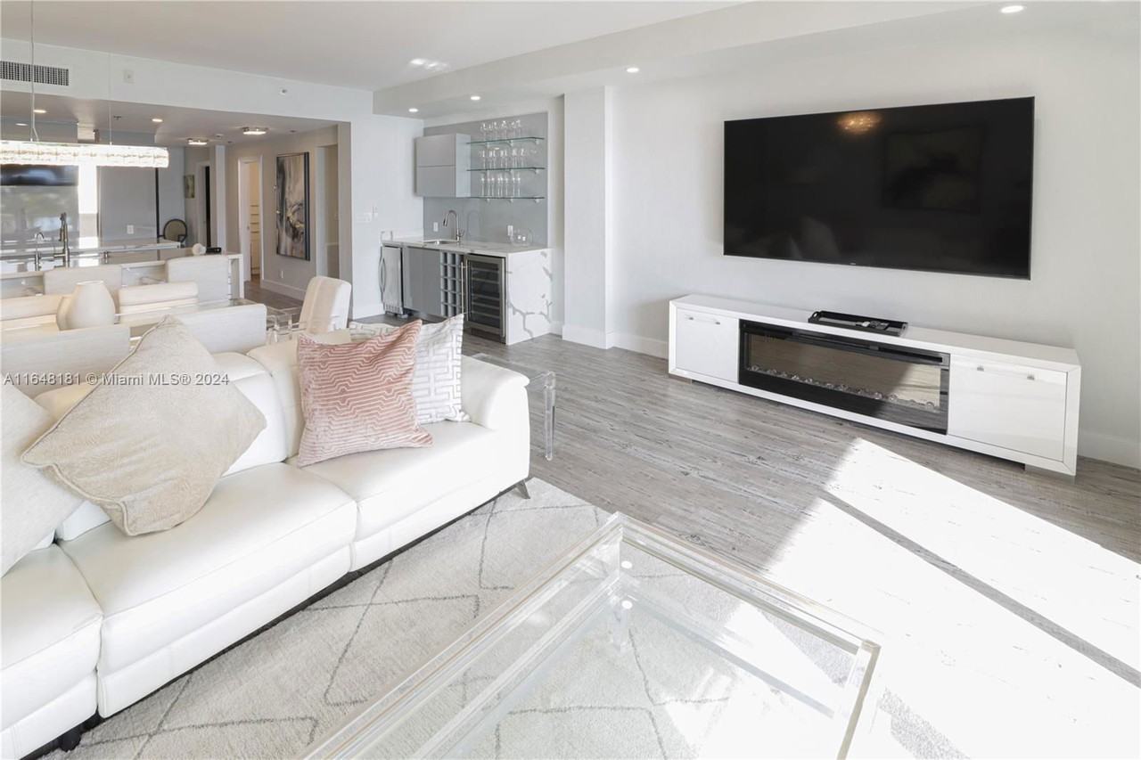 2235 Fisher Island Dr - Photo 7 of 8