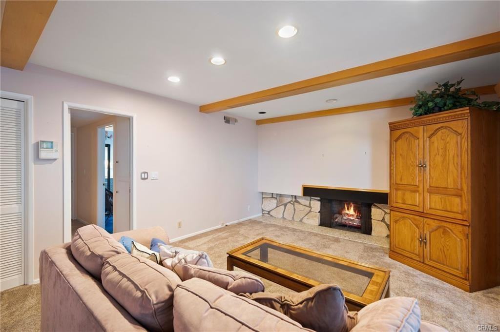 1883 Swan Cir - Photo 2 of 8