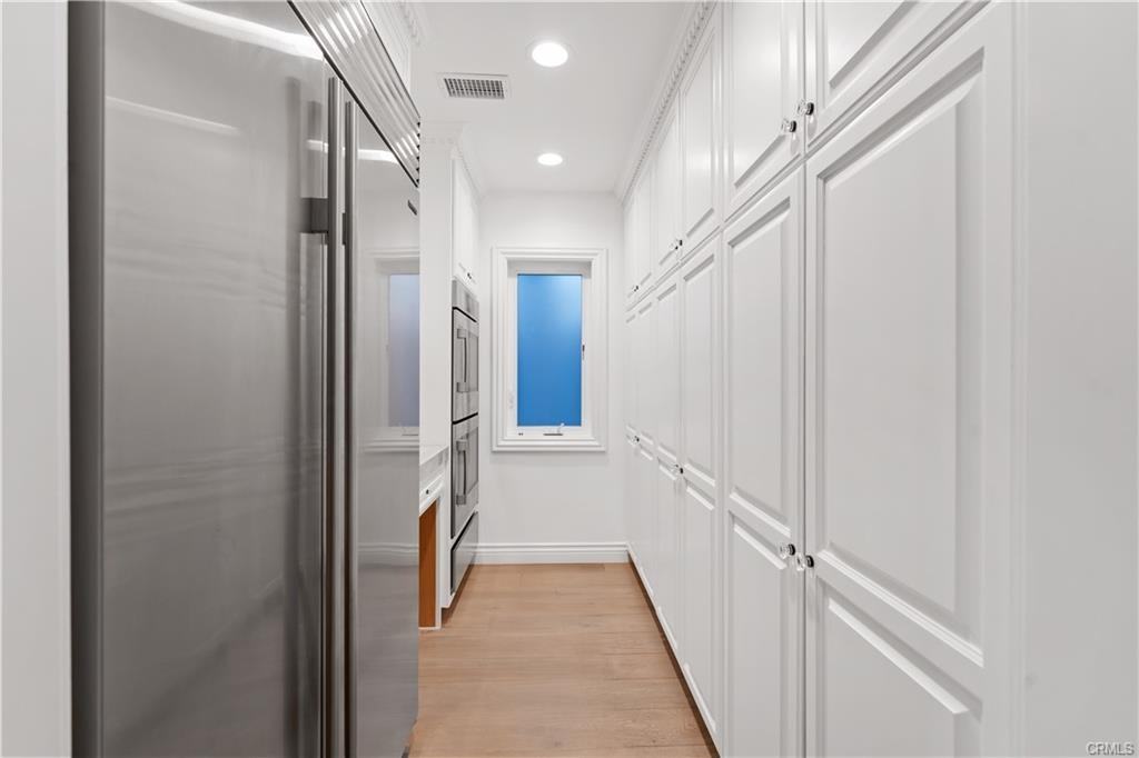 111 Diamond Ave - Photo 2 of 8