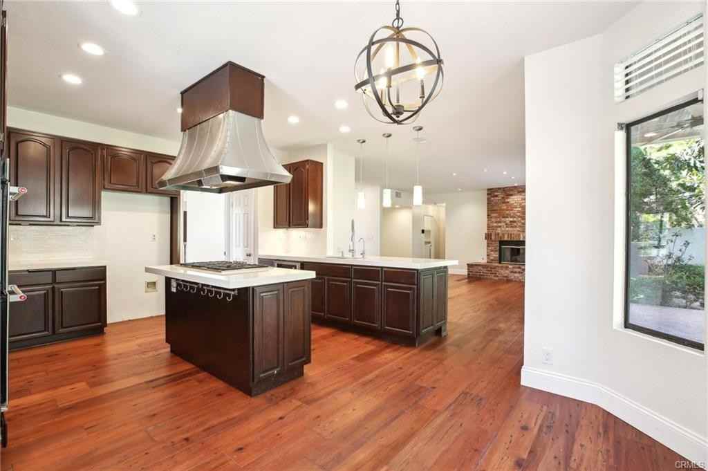 25682 Nottingham Ct - Photo 2 of 8