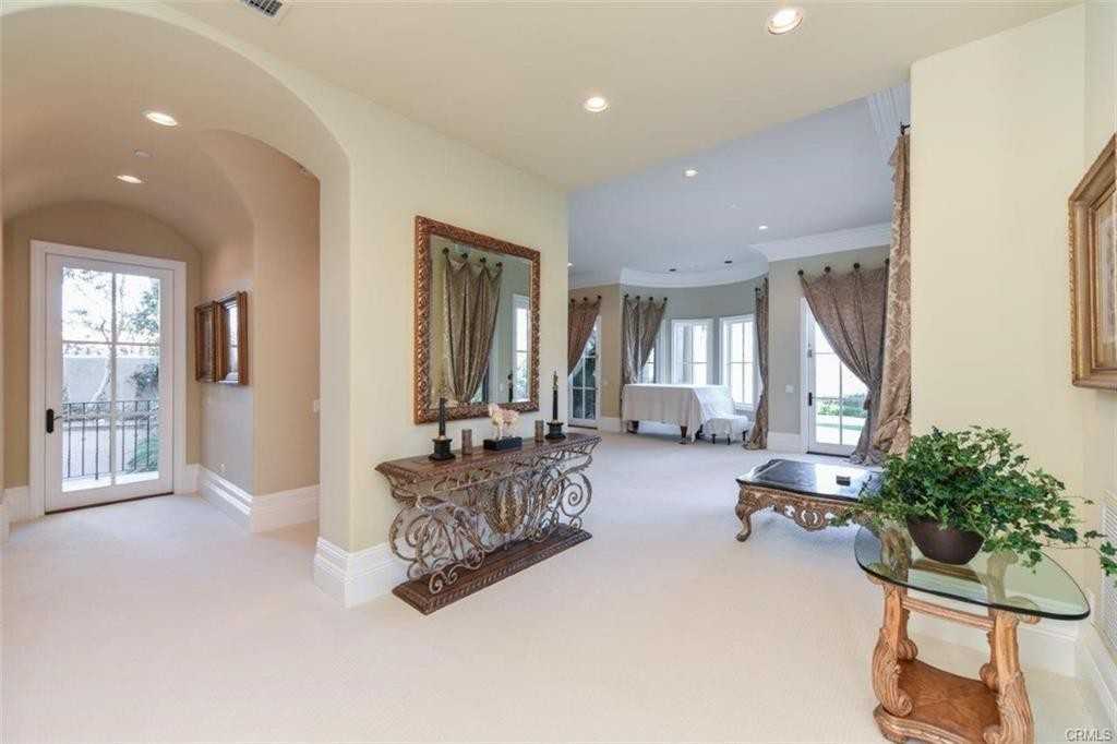 11 Skyridge - Photo 3 of 8